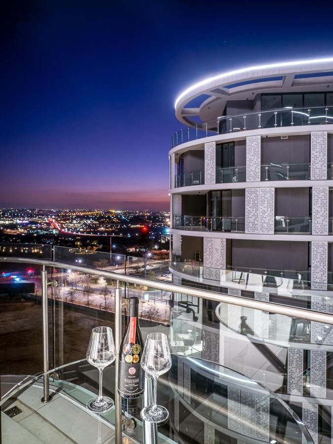 Apartamento Ekhaya At Ellipse Waterfall City Midrand Exterior foto